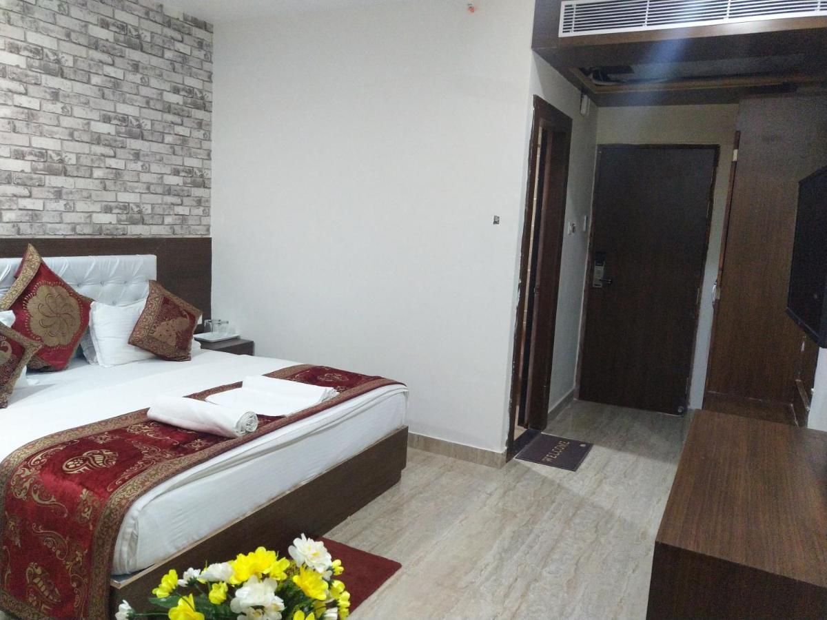 Hotel Midcity Varanasi Exterior photo